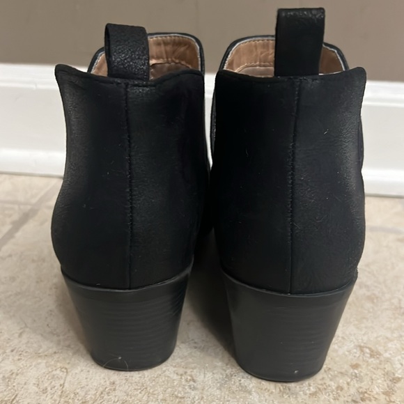 Journey Collection Ankle Boots in Black - Picture 6 of 7